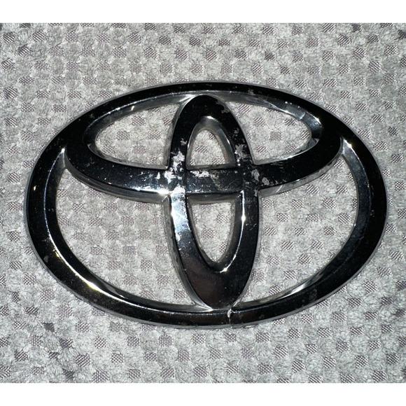 Toyota Other - OEM Toyota Emblem #75431-02080 Silver